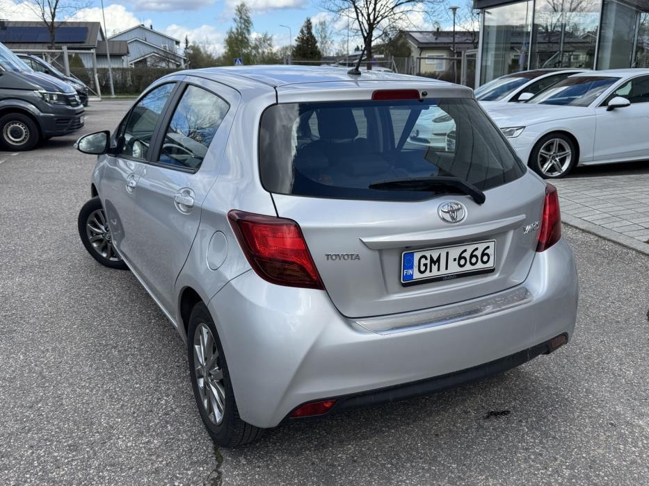 TOYOTA Yaris 2017