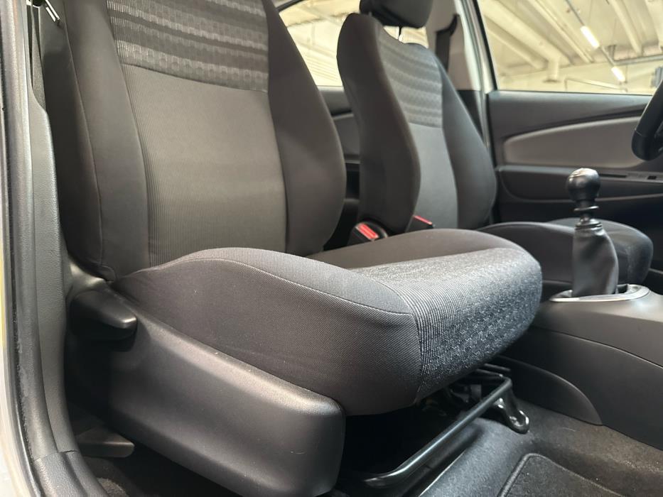 TOYOTA Yaris 2017