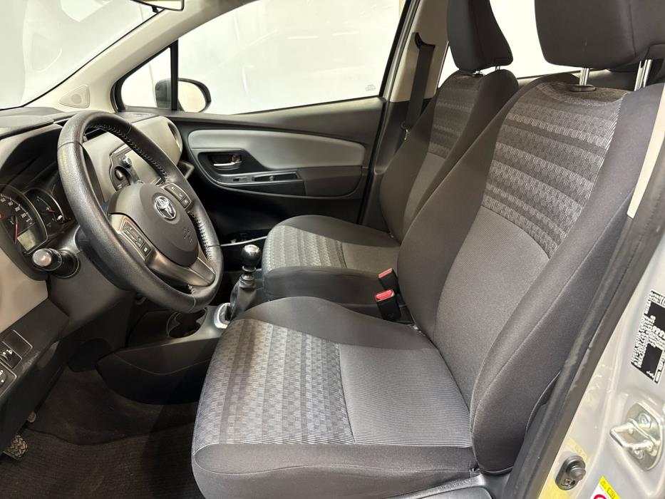 TOYOTA Yaris 2017