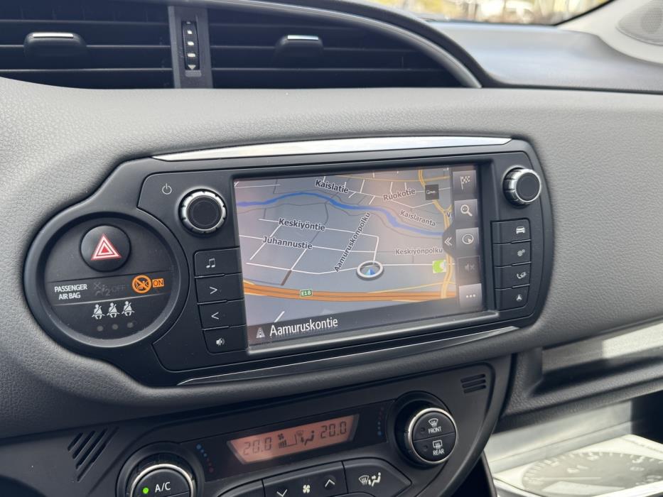 TOYOTA Yaris 2017