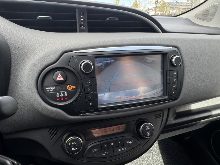 TOYOTA Yaris 2017