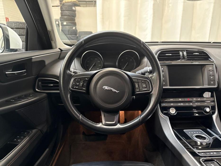 JAGUAR XE 2015