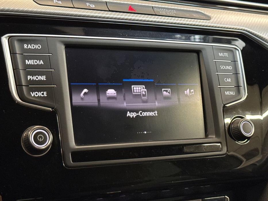 VOLKSWAGEN Passat 2016