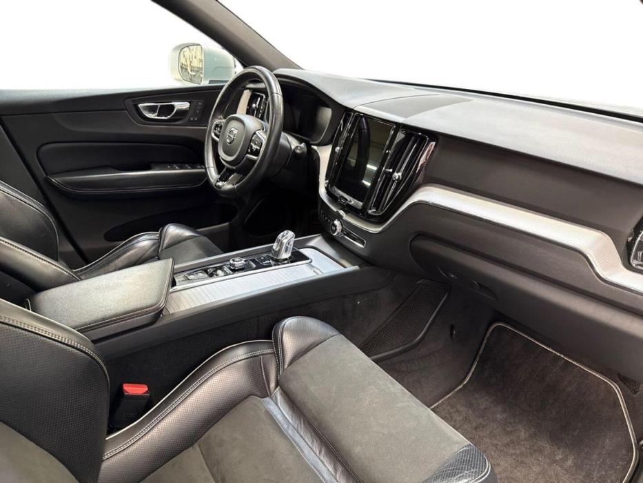 VOLVO XC60 2018