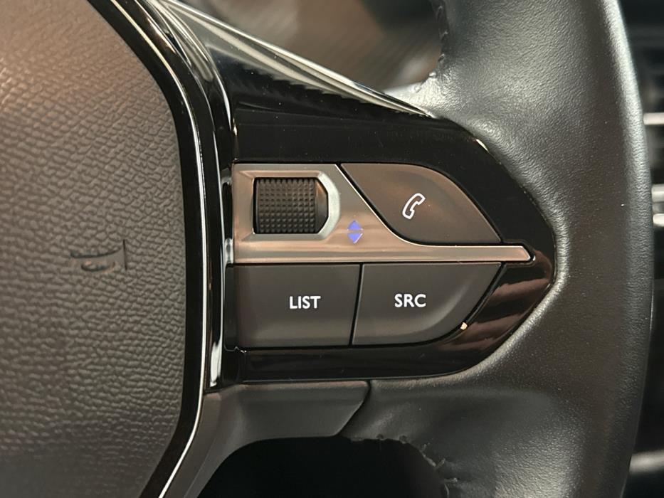 PEUGEOT 208 2023