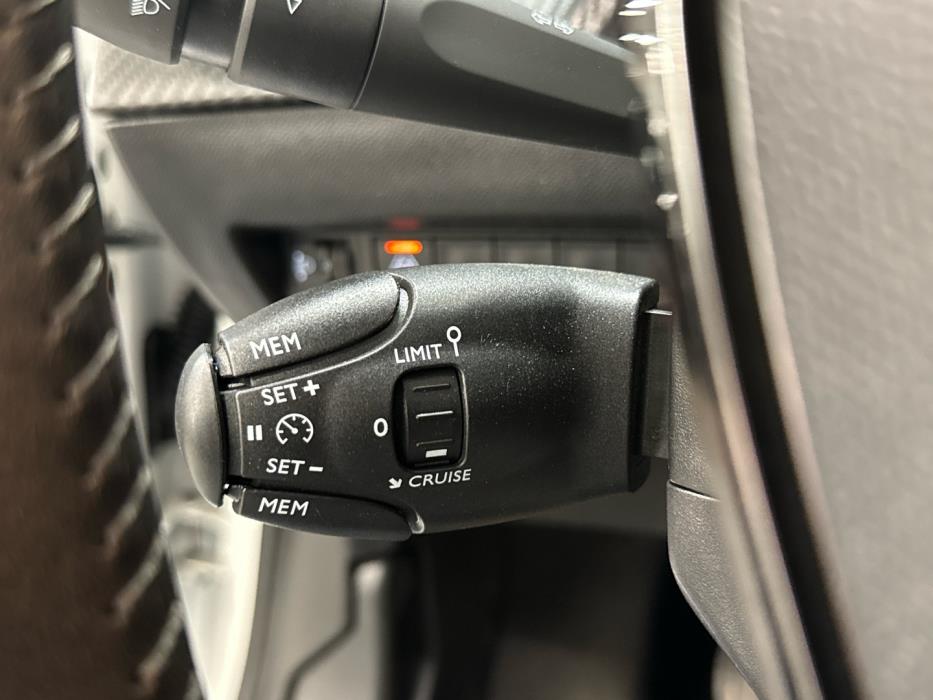 PEUGEOT 208 2023