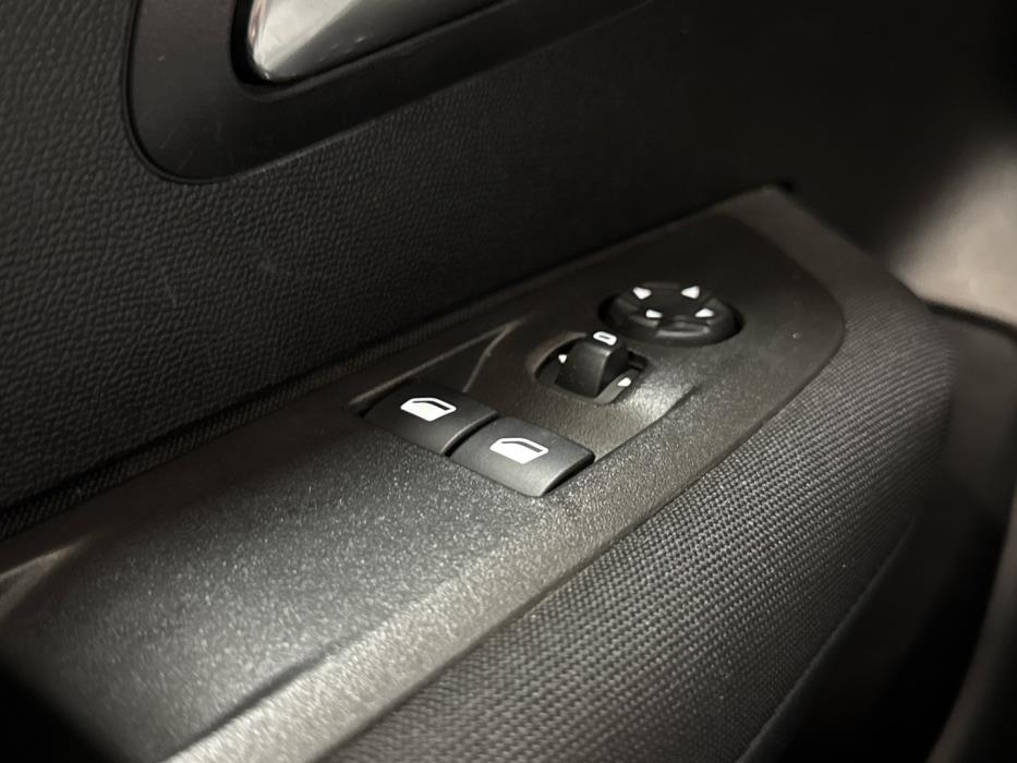 PEUGEOT 208 2023