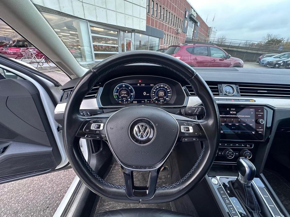 VOLKSWAGEN Passat 2018