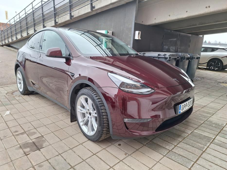 TESLA Model Y 2023