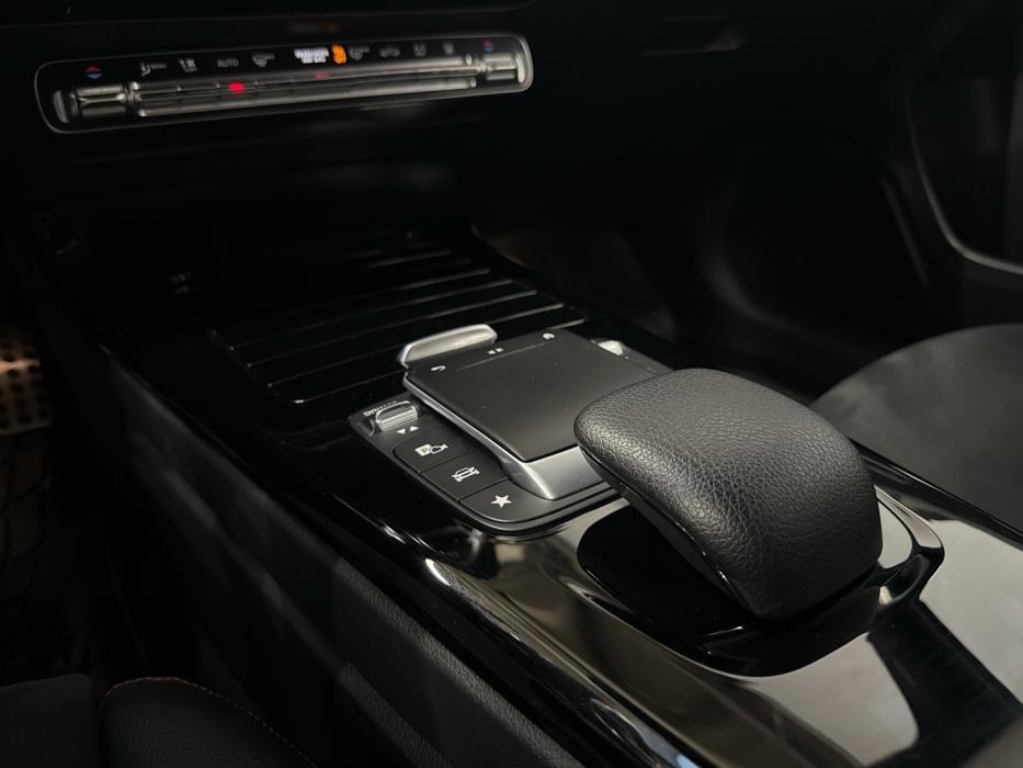 MERCEDES-BENZ A 2021