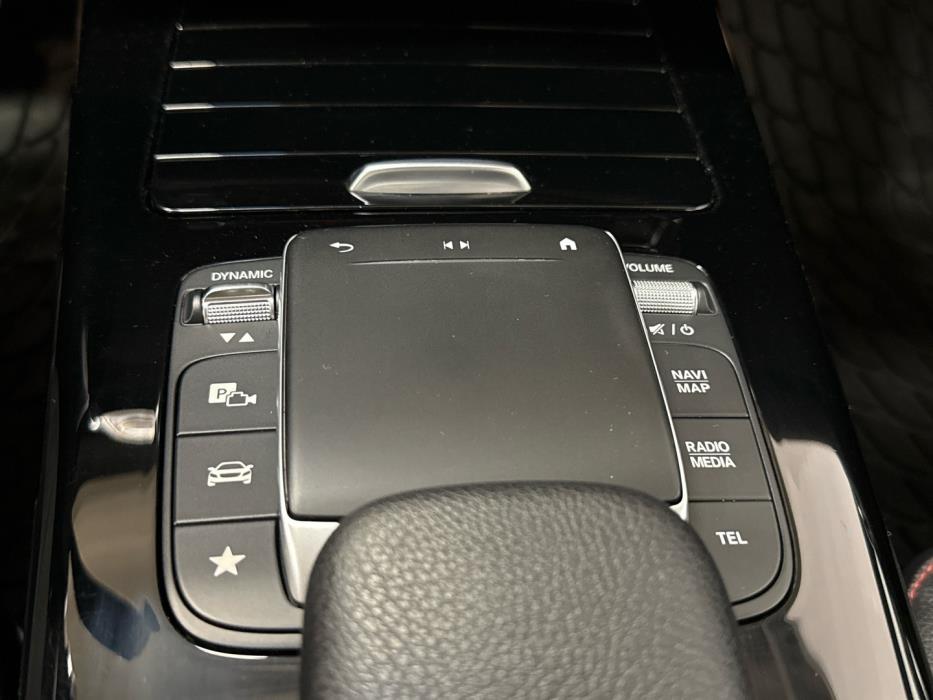 MERCEDES-BENZ A 2021