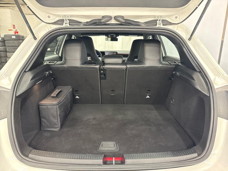 MERCEDES-BENZ A 2021