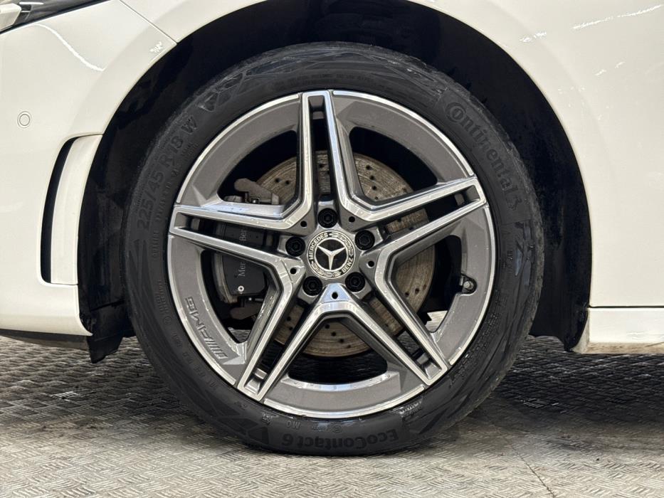 MERCEDES-BENZ A 2021