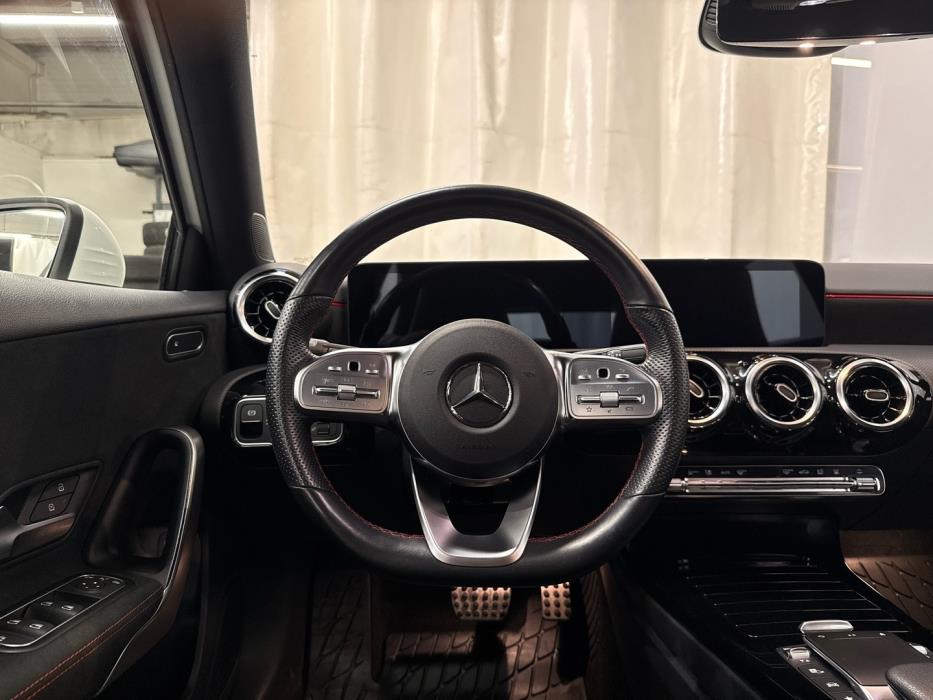 MERCEDES-BENZ A 2021