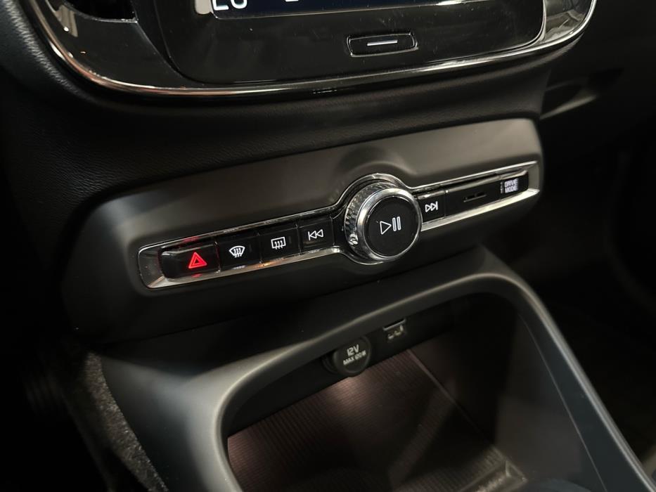 VOLVO XC40 2021