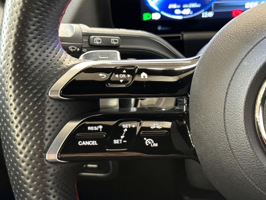 MERCEDES-BENZ EQA 2024