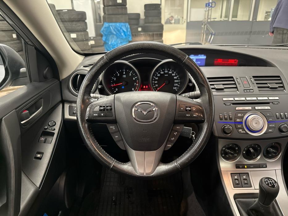 MAZDA Mazda3 2011