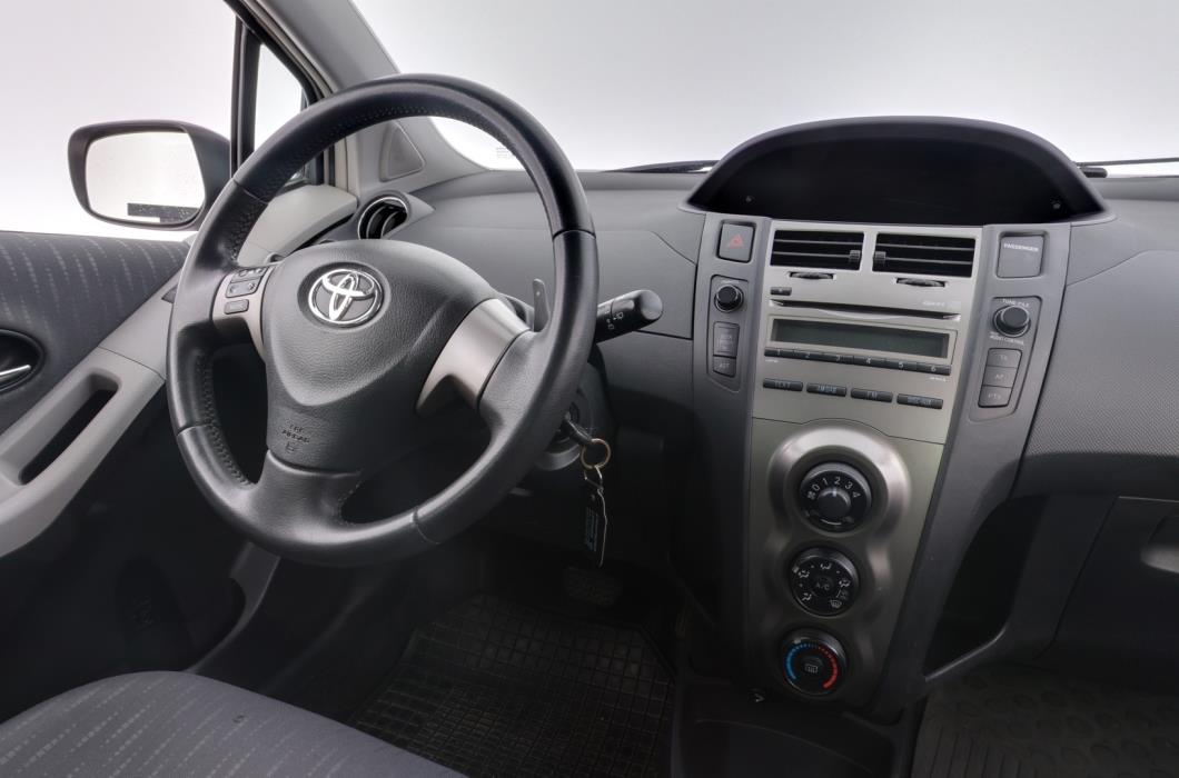 TOYOTA Yaris 2009