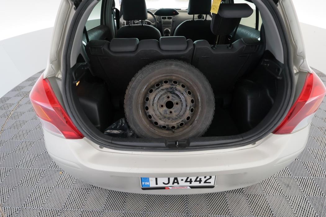 TOYOTA Yaris 2009
