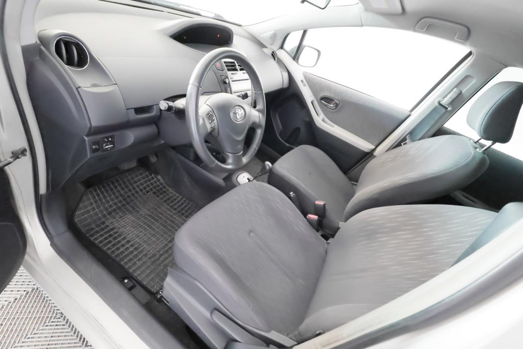TOYOTA Yaris 2009