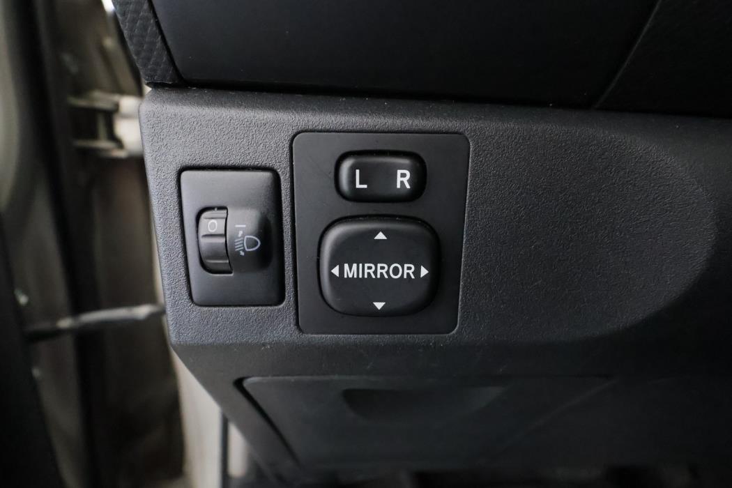 TOYOTA Yaris 2009