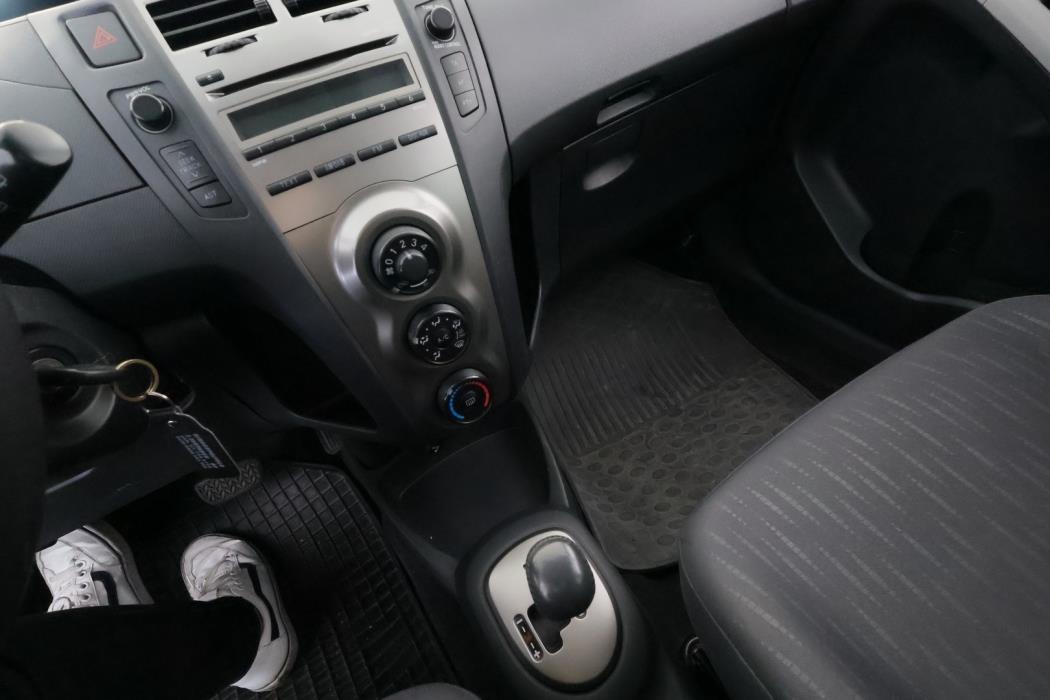 TOYOTA Yaris 2009