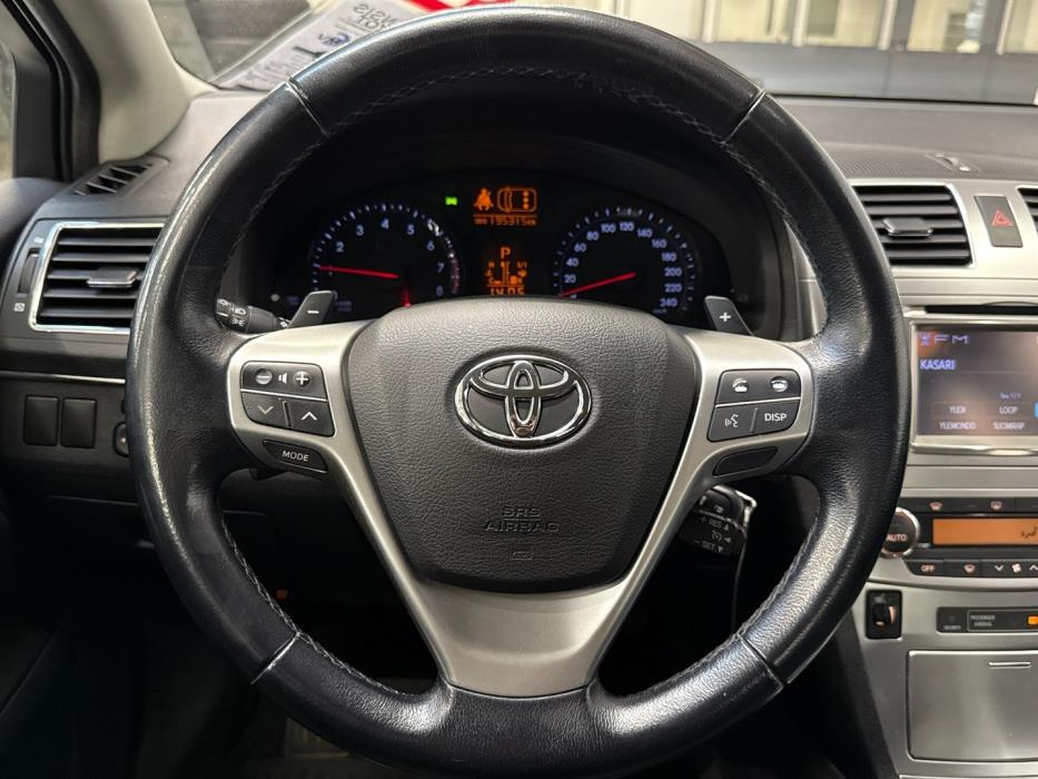 TOYOTA Avensis 2012
