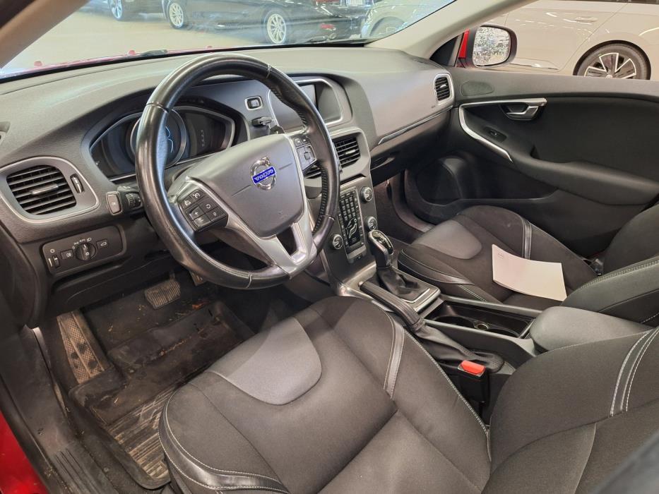 VOLVO V40 2016