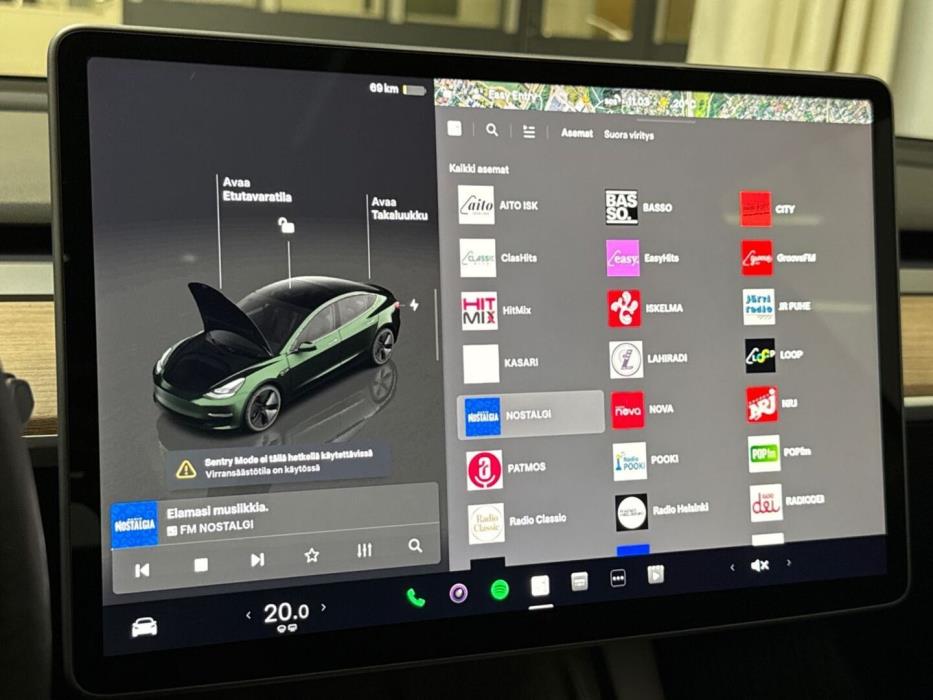 TESLA Model 3 2022