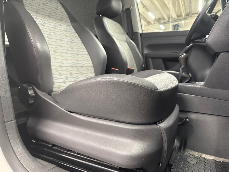 VOLKSWAGEN Caddy 2013