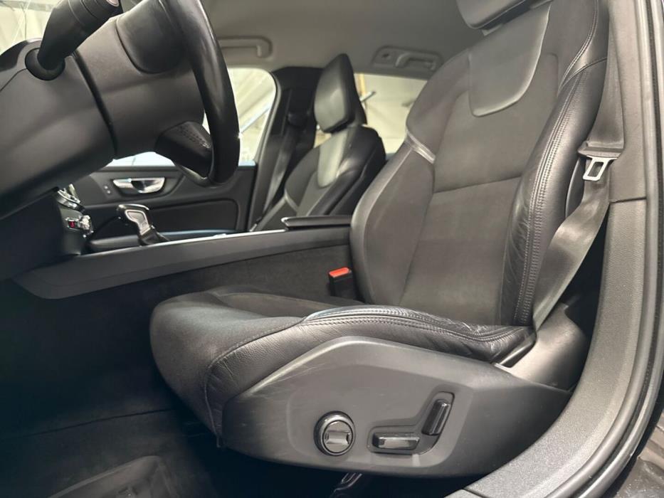 VOLVO V60 2020