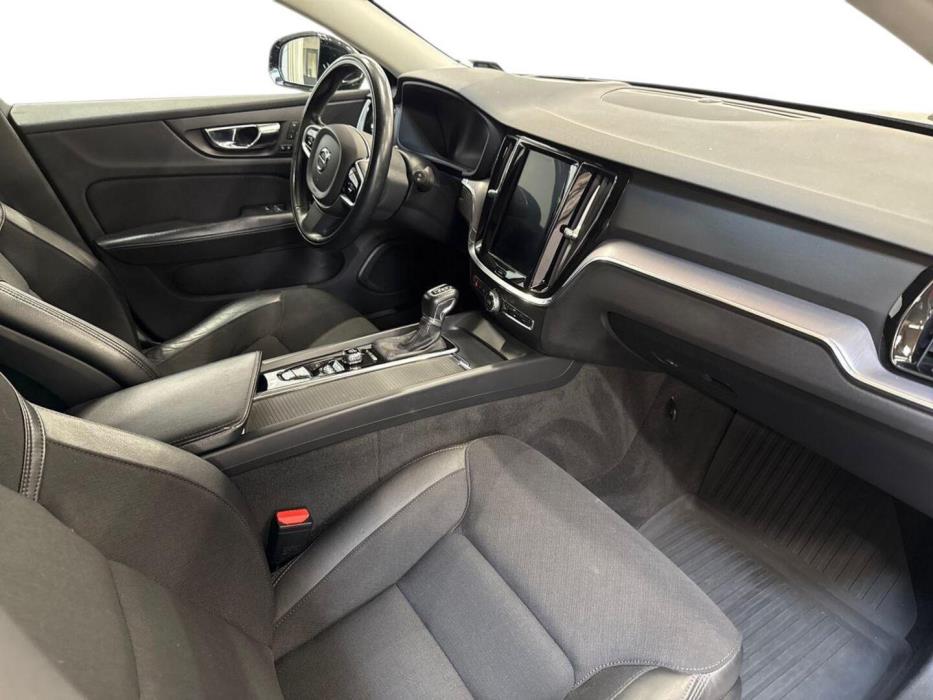 VOLVO V60 2020
