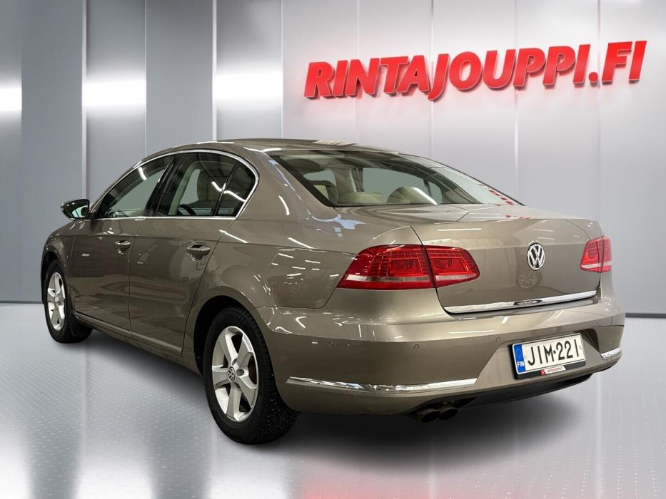 VOLKSWAGEN Passat 2011