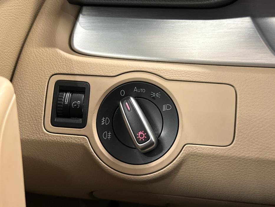 VOLKSWAGEN Passat 2011