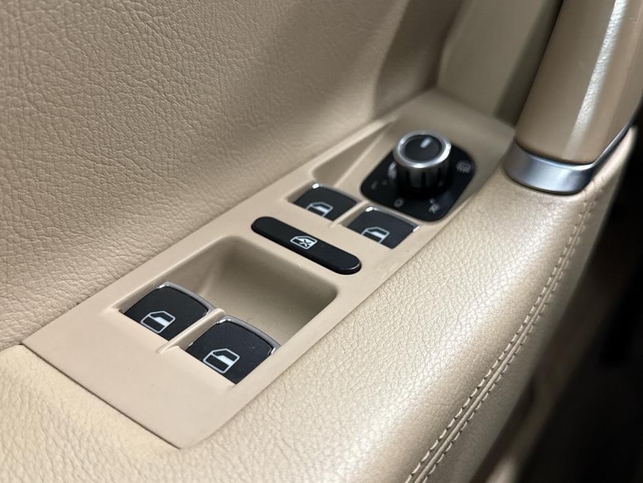 VOLKSWAGEN Passat 2011