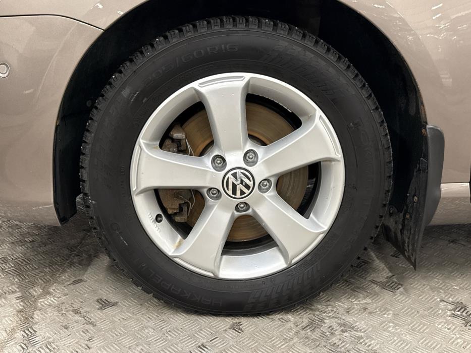 VOLKSWAGEN Passat 2011
