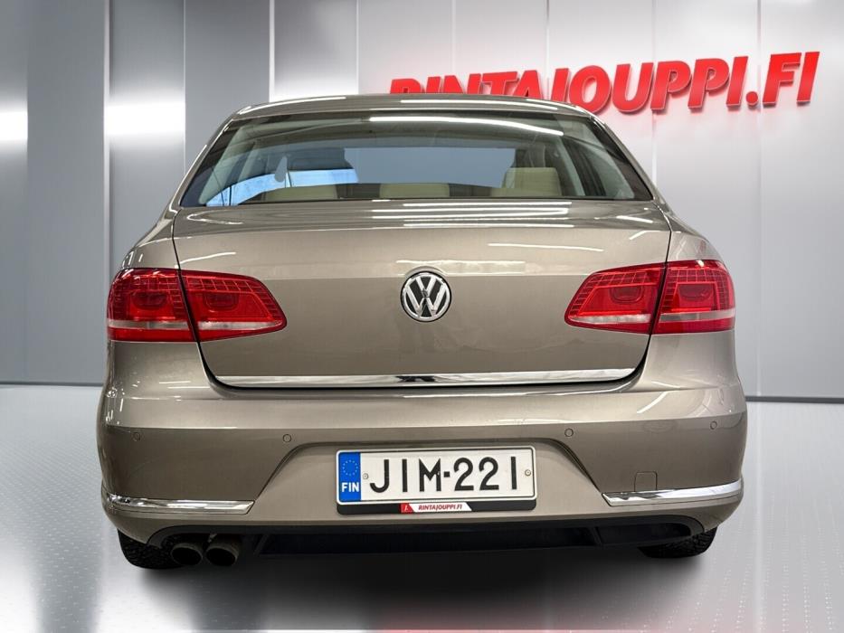 VOLKSWAGEN Passat 2011