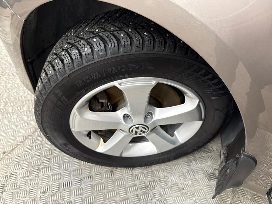 VOLKSWAGEN Passat 2011