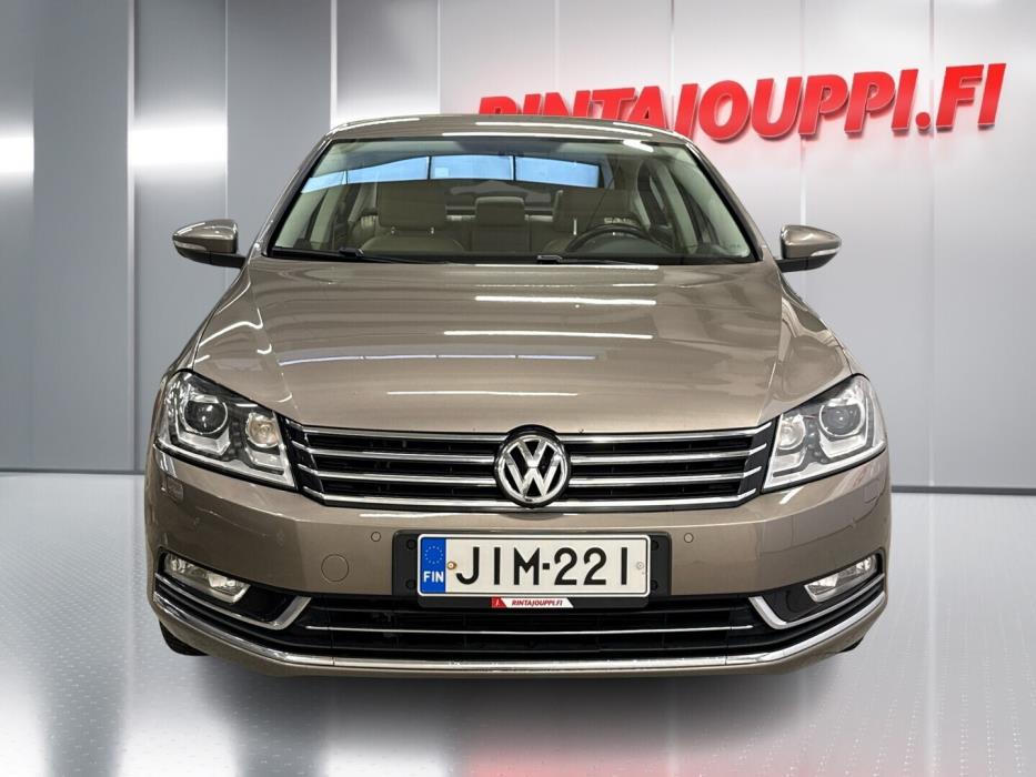 VOLKSWAGEN Passat 2011