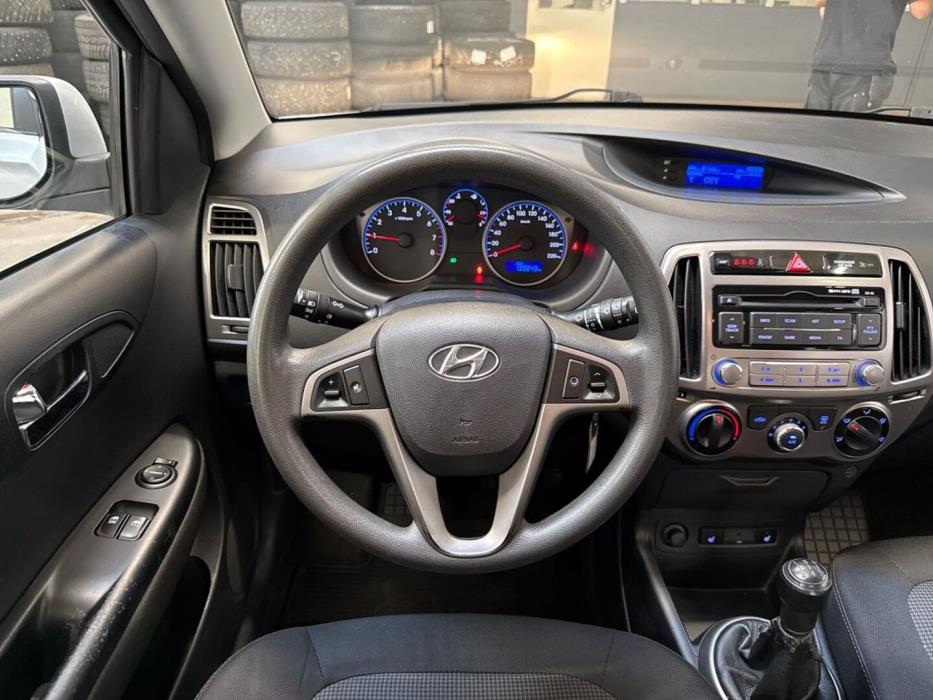 HYUNDAI i20 2013