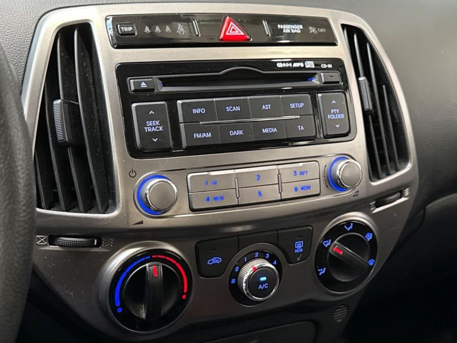 HYUNDAI i20 2013