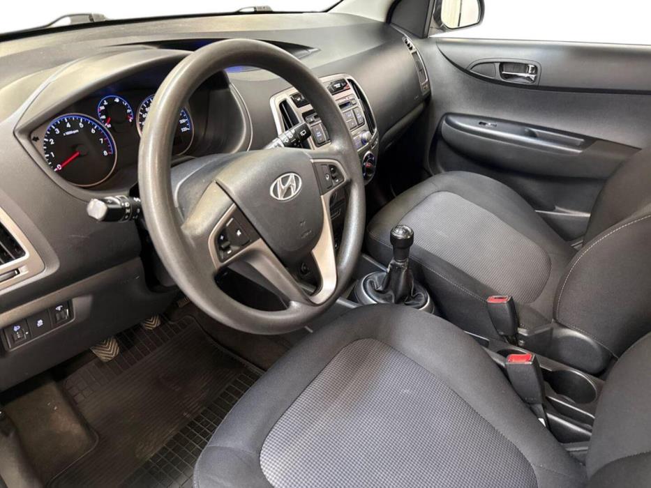 HYUNDAI i20 2013