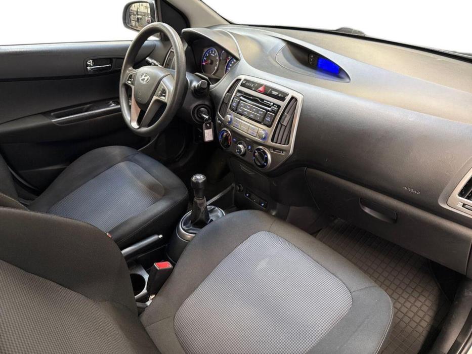 HYUNDAI i20 2013