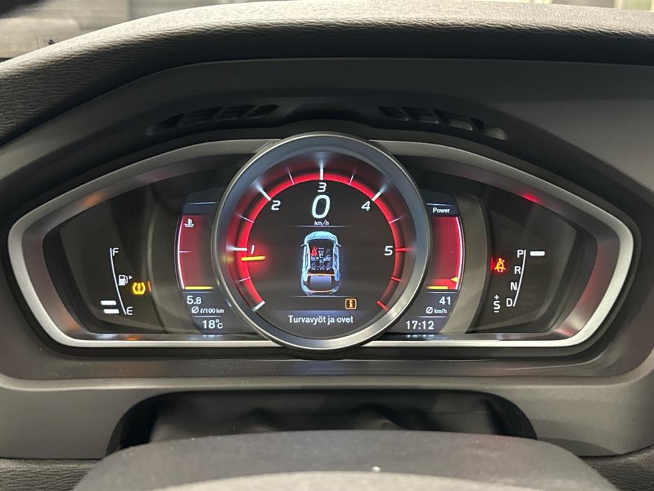 VOLVO V40 2016