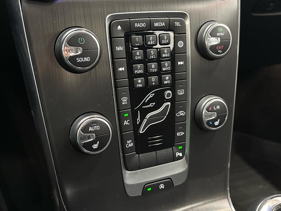 VOLVO V40 2016