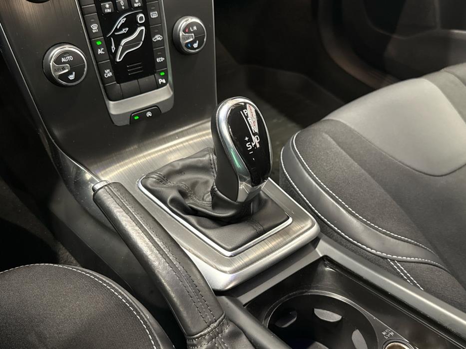 VOLVO V40 2016