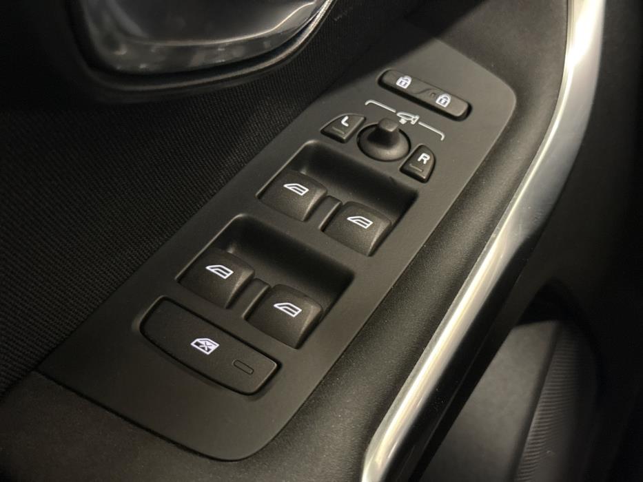 VOLVO V40 2016