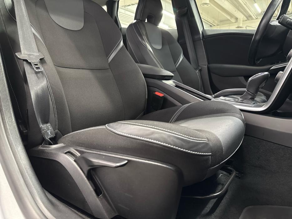 VOLVO V40 2016