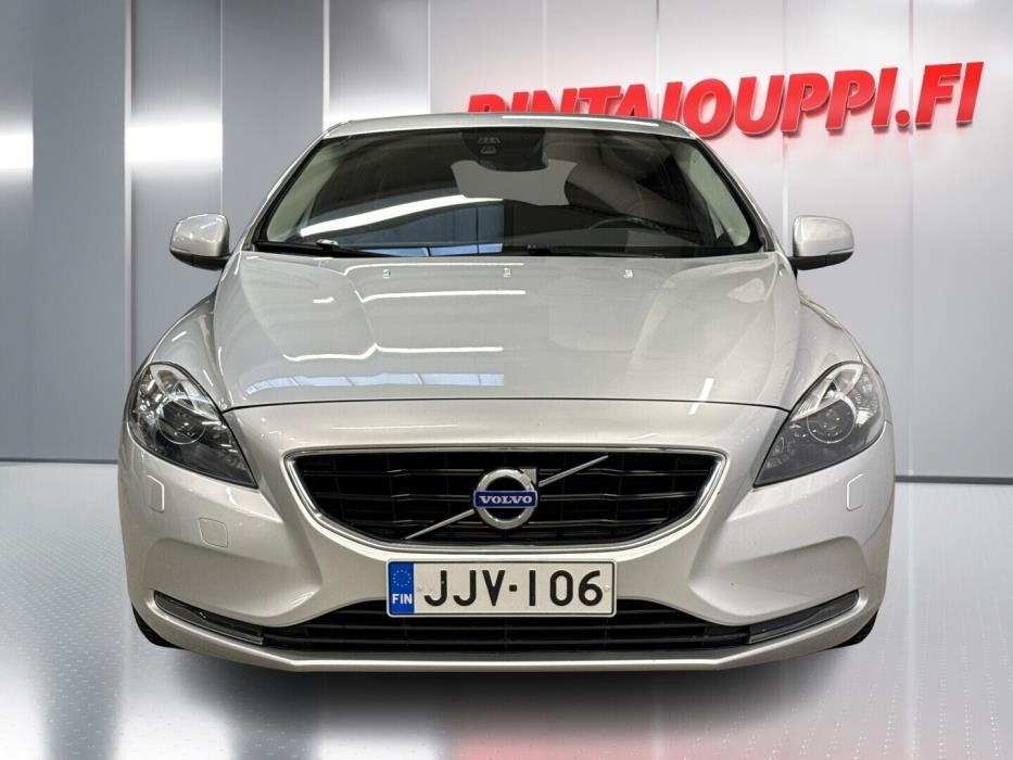 VOLVO V40 2016