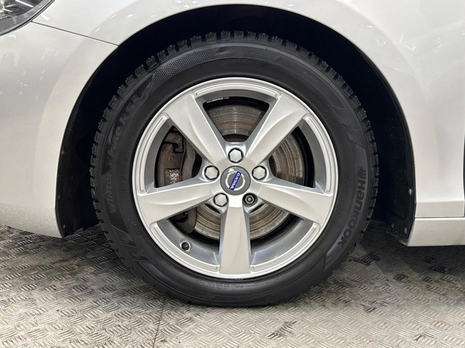 VOLVO V40 2016